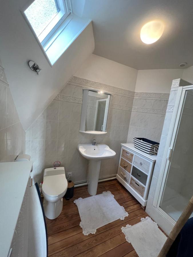 Le Manoir Des Lys Lägenhet Tilly-sur-Seulles Exteriör bild