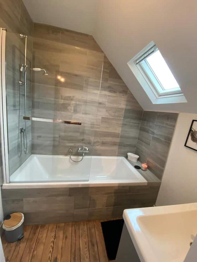 Le Manoir Des Lys Lägenhet Tilly-sur-Seulles Exteriör bild